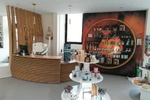 Menuiseries aménagements intérieures à Cognac pour L’Office de Tourisme